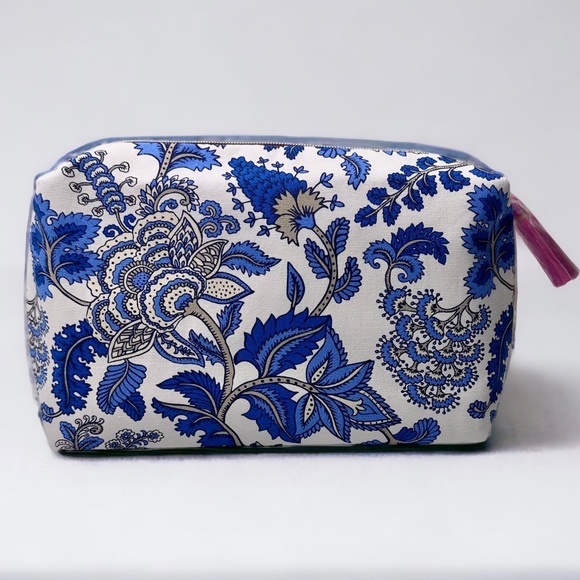 Two Sided Pattern Estée Lauder Makeup Travel Clutch - Picture 9 of 11